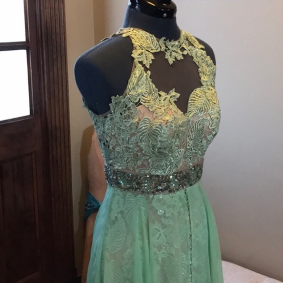 SHERRI HILL Lace & Chiffon Overlay Dress - Picture 4 of 10
